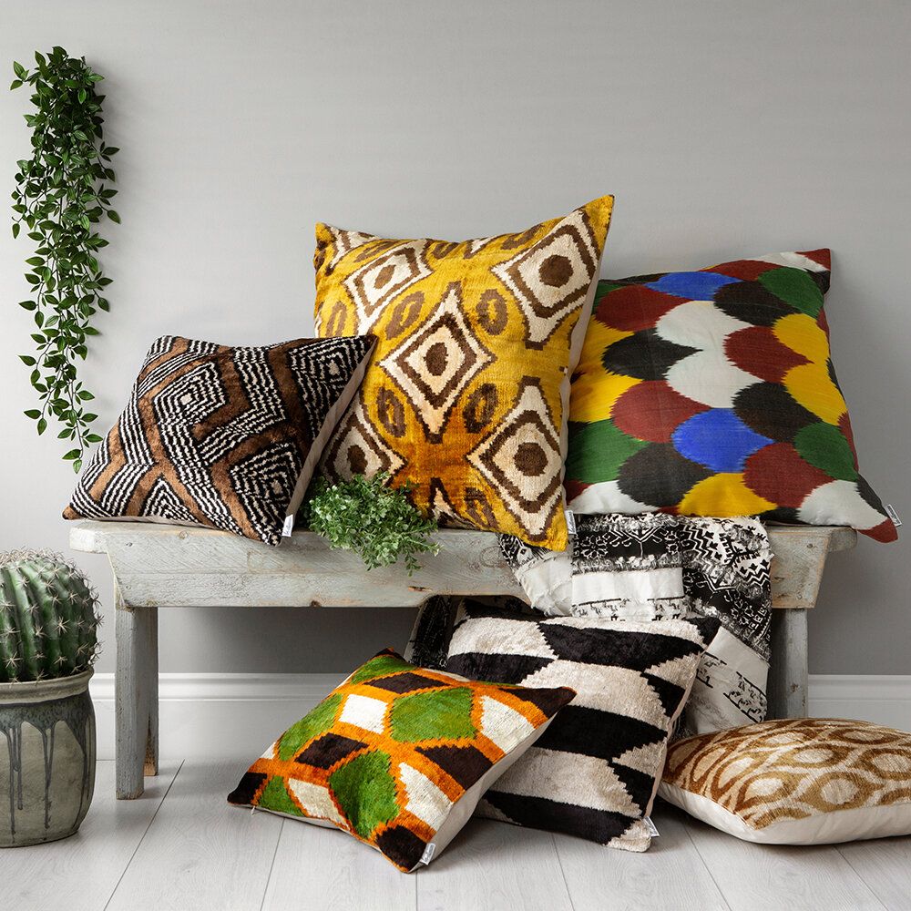 velvet-cushion-40x50cm-black-white-pattern-465238