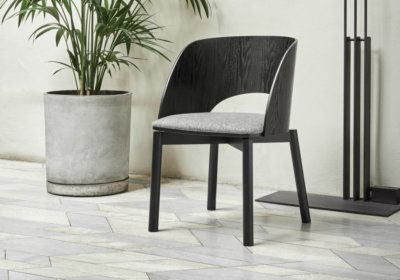Les Chaises