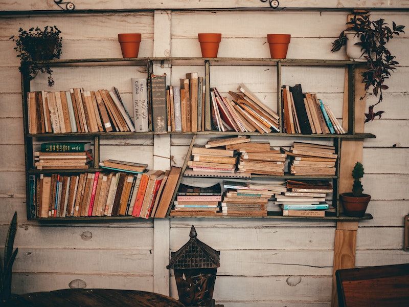 Créez un espace de connaissance : comment choisir la bibliothèque parfaite pour votre maison