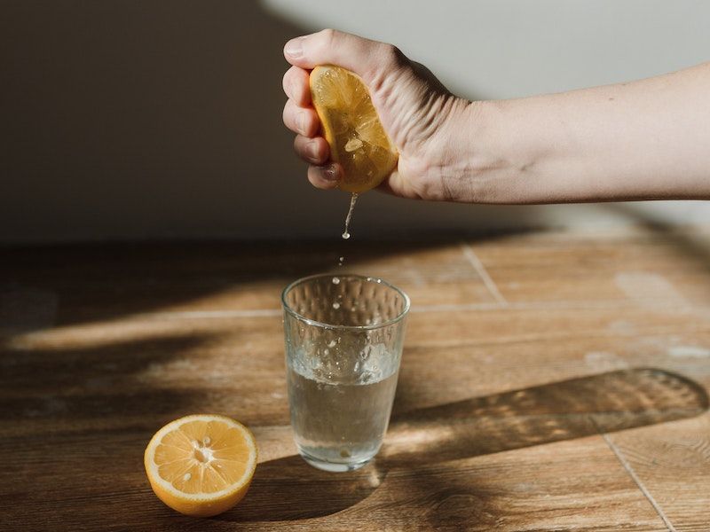 Presse-agrumes : comment choisir le meilleur modèle pour des jus frais et savoureux.