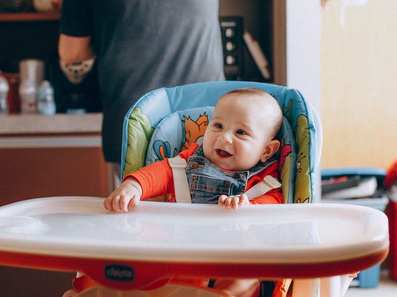 Choisir la chaise haute bébé parfaite : sécurité, confort et praticité.