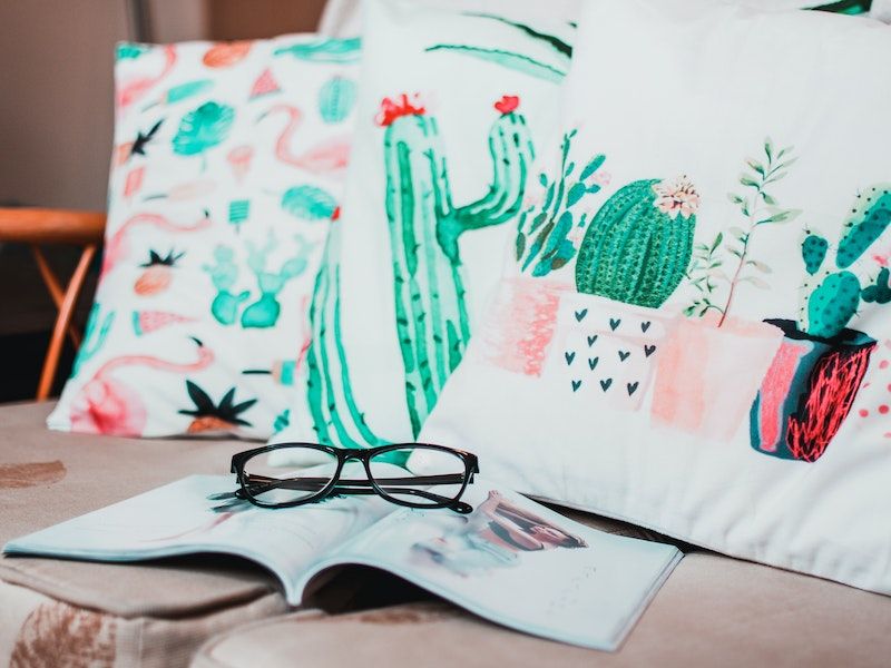 L'art de l'agencement avec des coussins : Comment transformer votre espace grâce à la décoration accessible