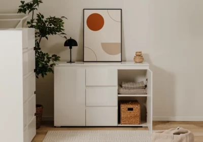 Buffet 3 Portes 3 Tiroirs (Collection Phoenix) Armoires, Commodes & Chevets Votre Magasin de Meuble et Électroménager à La Réunion ! 4 Bahut bas 2 Portes 3 Tiroirs (Collection Capetown)