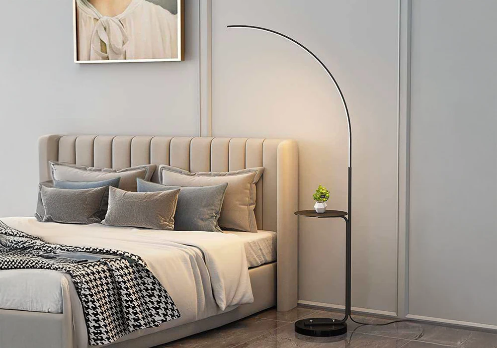Lampadaire ORBITALE avec Tablette – LED Minimaliste Moderne Noir Inspirations Déco Votre Magasin de Meuble et Électroménager à La Réunion !