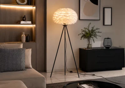 Lampadaire NOCTIS – Trépied Design Moderne Noir & Blanc