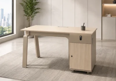 Bureau Droit MAXIO Avec Caisson de Rangement Sécurisé – Bois Clair et Beige