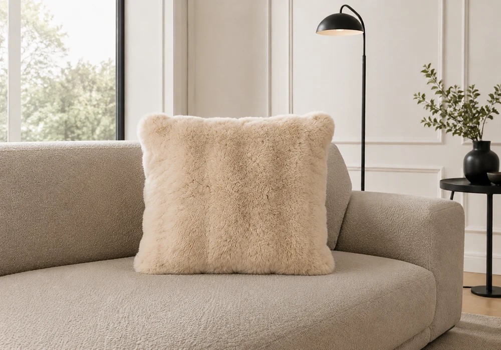 Coussin Décoratif Beige en Fausse Fourrure 45 cm Coussins Votre Magasin de Meuble et Électroménager à La Réunion ! 4 Coussin Décoratif Beige en Fausse Fourrure 45 cm – Image 1