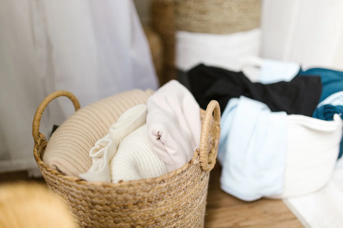 Panier de linge propre plié après lavage