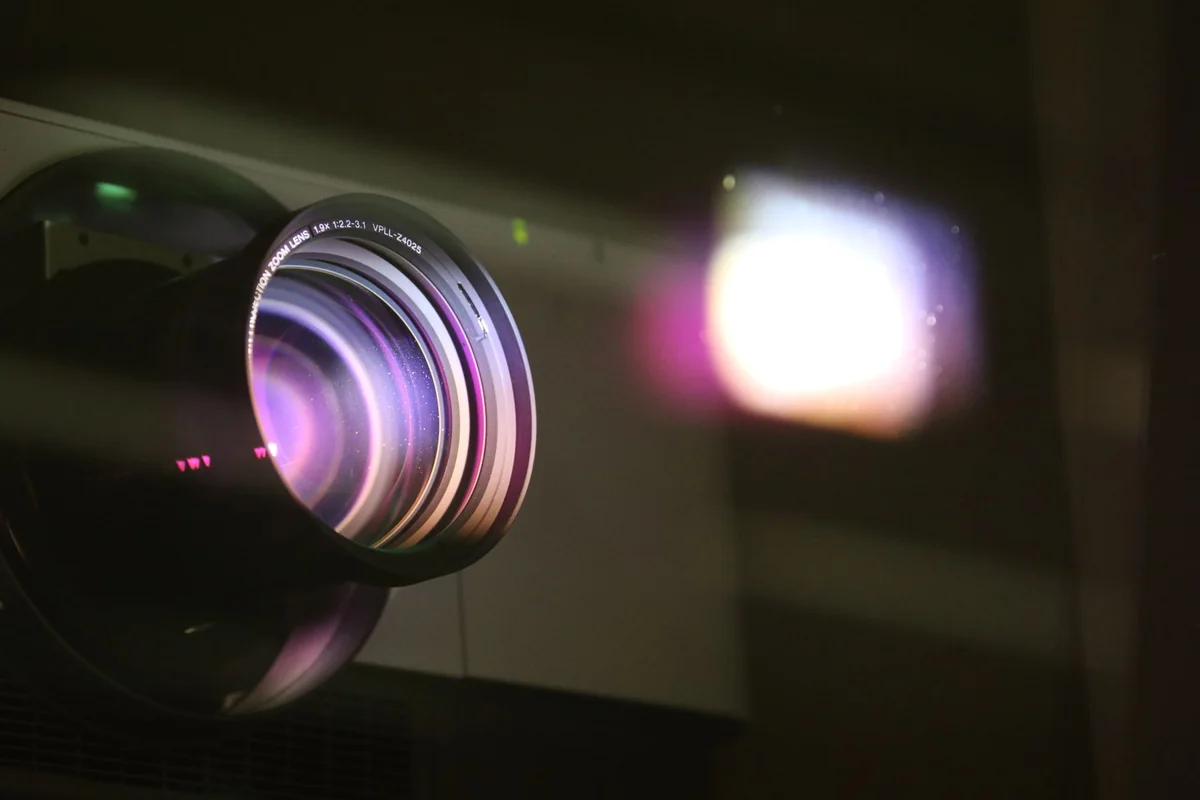 Objectif d'un vidéoprojecteur en fonctionnement