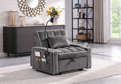 Fauteuil convertible MARUA en microfibre grise avec passepoils blancs, dans un salon lumineux