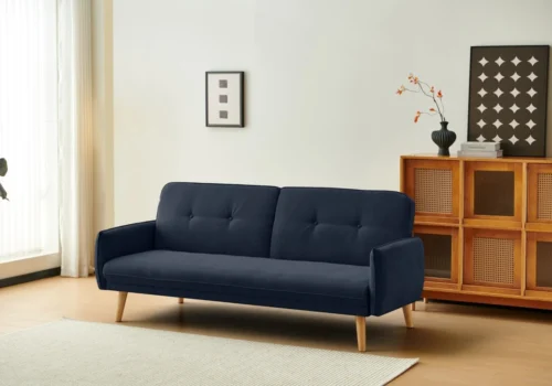 Canapé-lit convertible SERAFIN en tissu bleu marine foncé, pieds en bois naturel, dans un salon lumineux