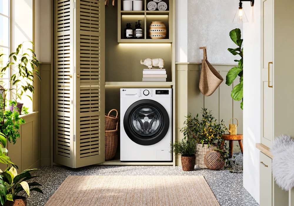 41436 Lave-linge séchant LG blanc installé dans une buanderie lumineuse
