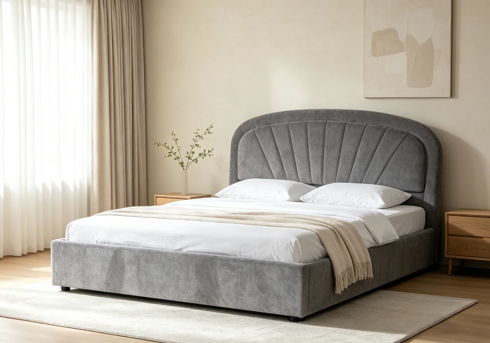 41962 Lit matelassé éventail 140x190 cm en tissu gris, tête de lit arrondie à surpiqûres en éventail, dans une chambre
